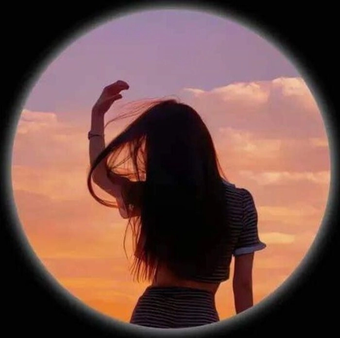 traveling single girl dp