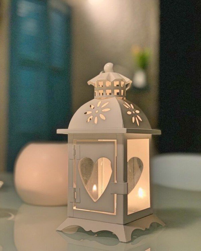 white ramzan mubarak dp