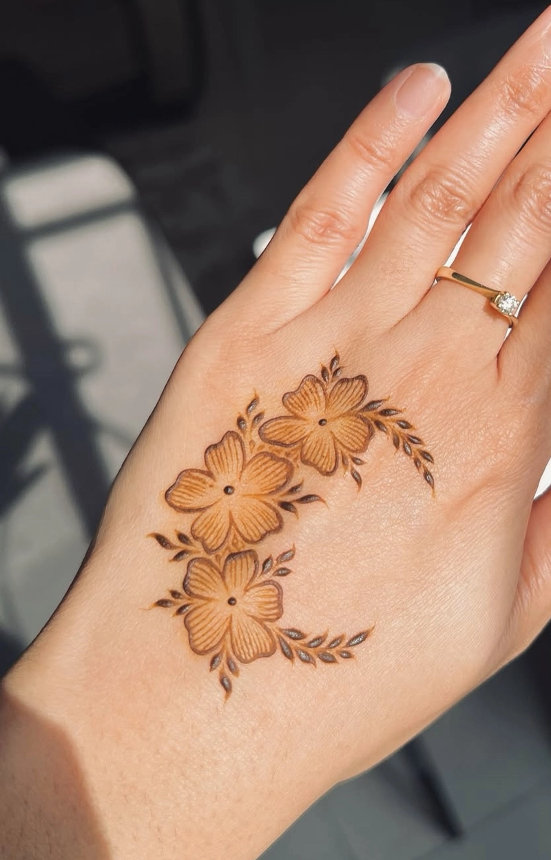 3 flower mehndi design