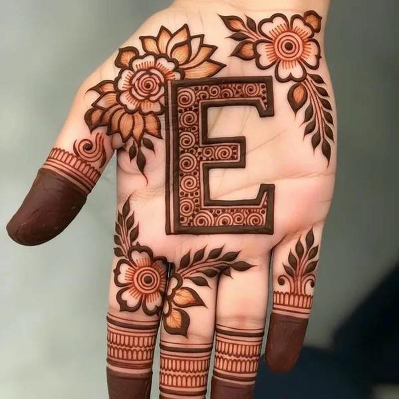 E mehndi Designs simple front hand style