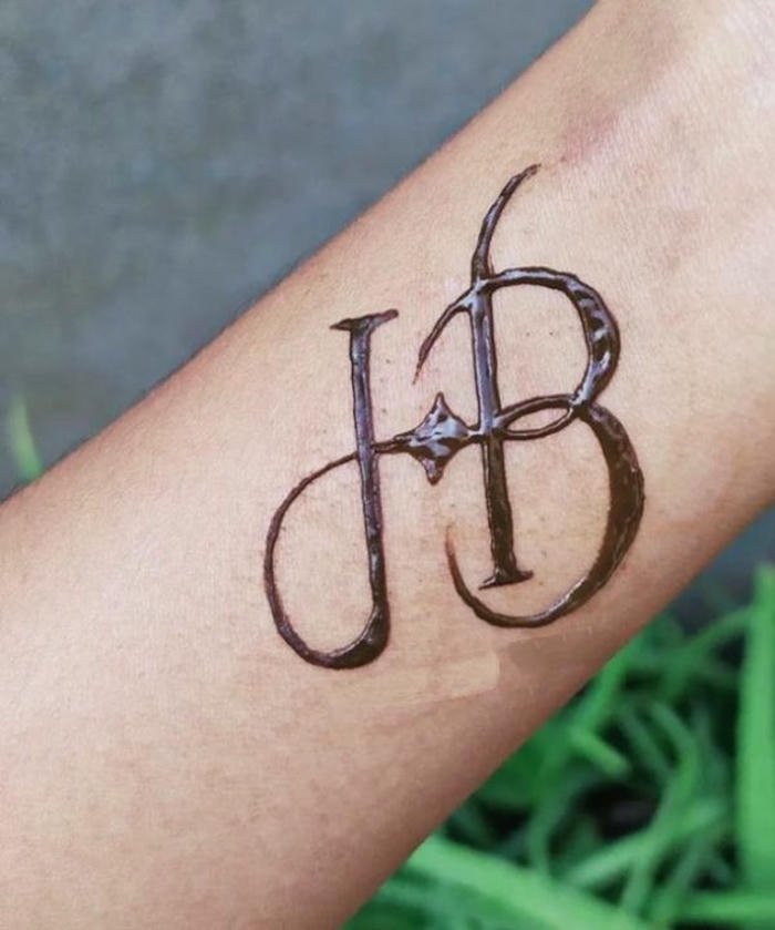 H letter mehndi design arabic touch modern henna
