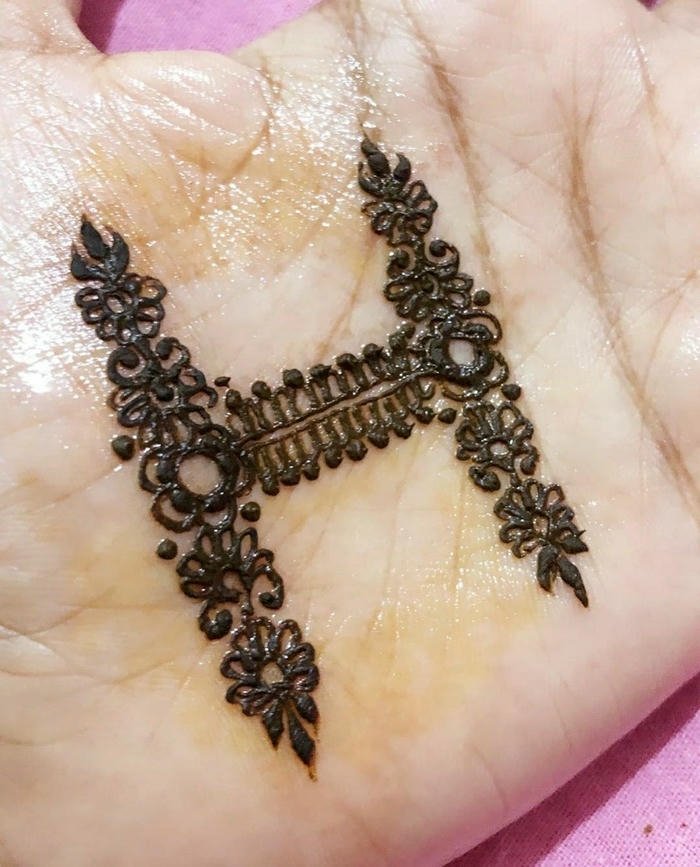 H letter mehndi design minimal stylish henna art