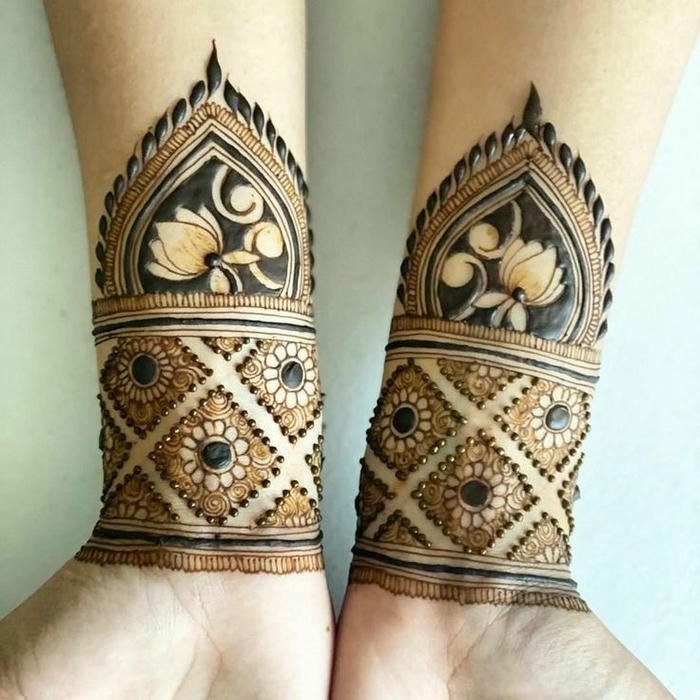 Mehndi Design Wrist aesthetic henna resembling wristband
