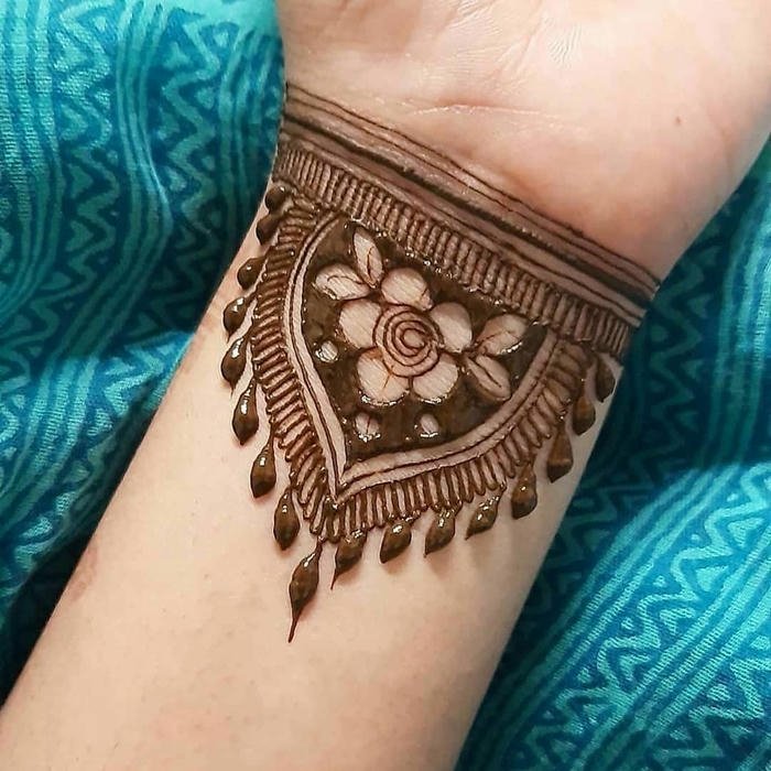 Mehndi Design Wrist inspired by jewelry style patterns