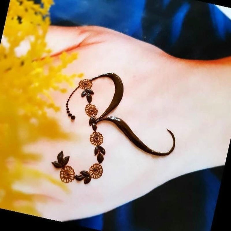 R Mehndi Designs latest stylish collection