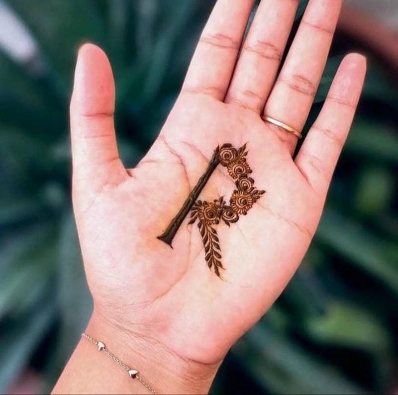R Mehndi Designs modern creative henna