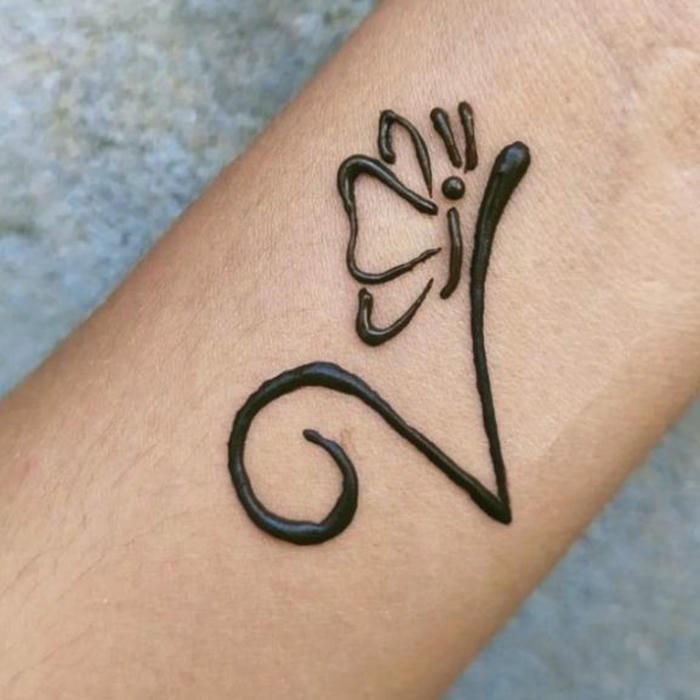 V Design Mehndi style