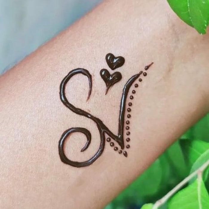 V Mehndi Design hand