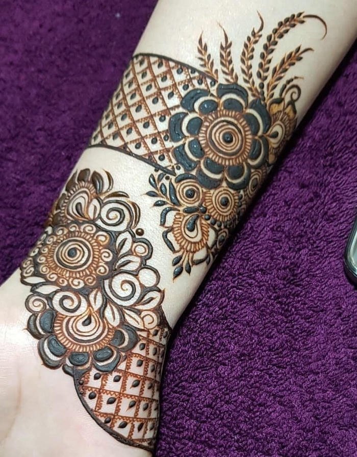 Wrist Mehndi Design artistic curve pattern for women