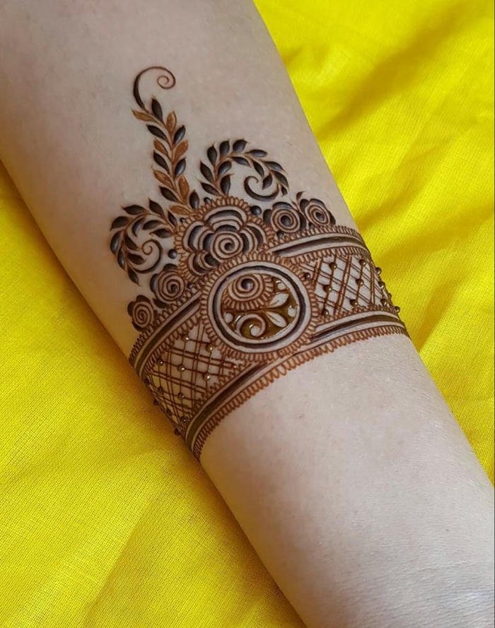 Wrist Mehndi Design simple ring style henna artwork