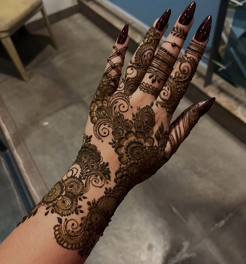 aesthetic back hand mehndi design arabic