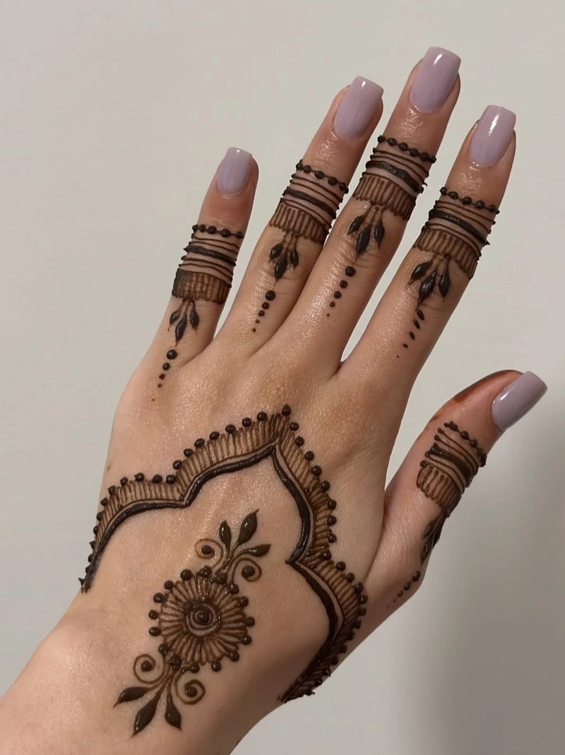 aesthetic floral mehndi design simple