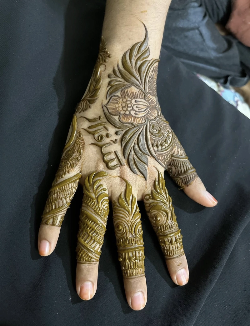 aesthetic mehndi design back hand butterfly
