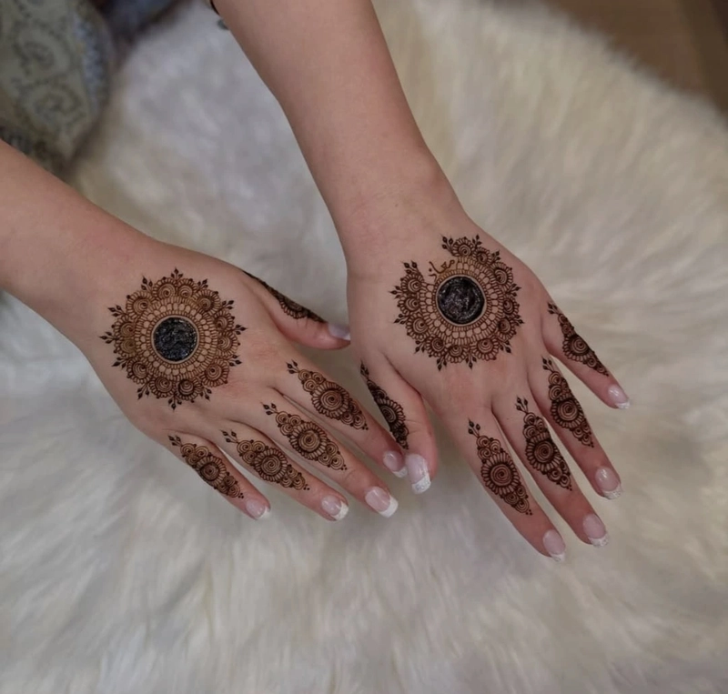 aesthetic mehndi design back hand moon