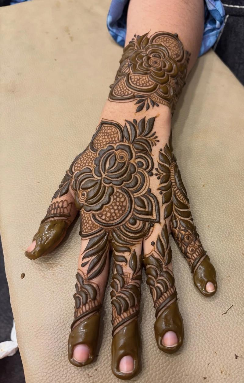 aesthetic mehndi design front hand front and back