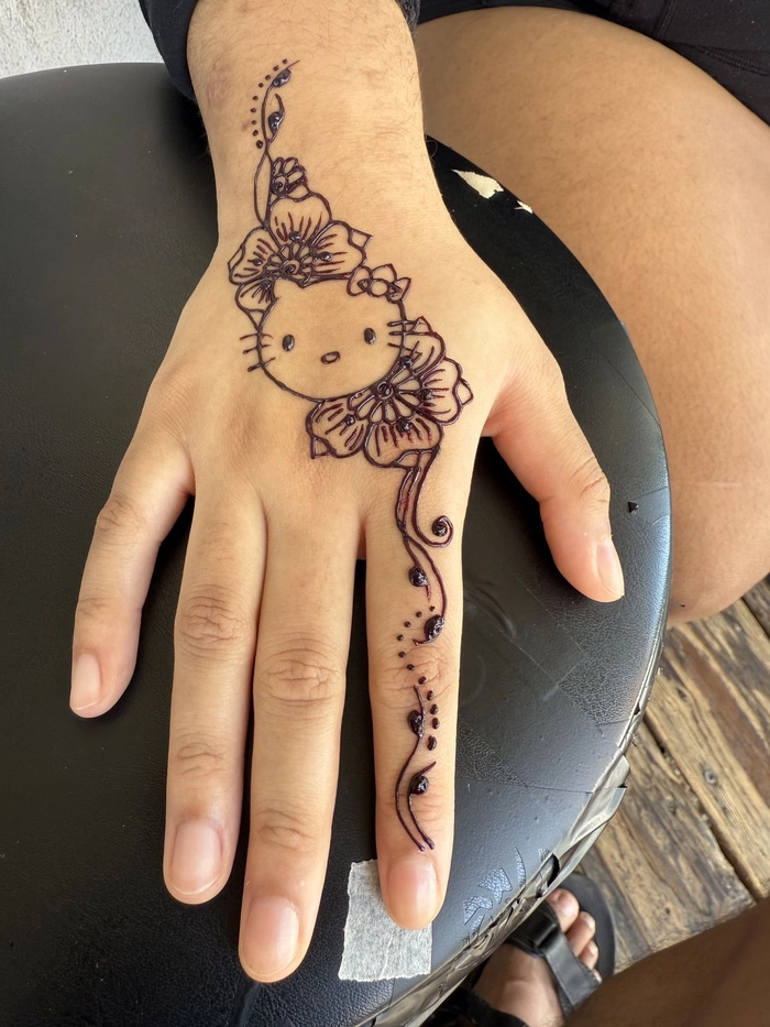 baby cat mehndi design