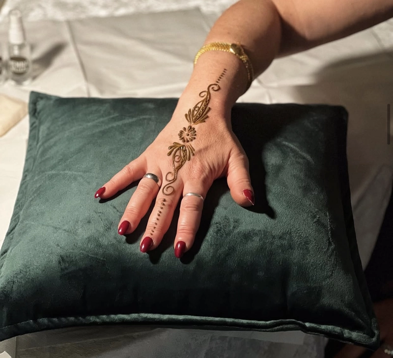 back hand mehndi design easy only fingers