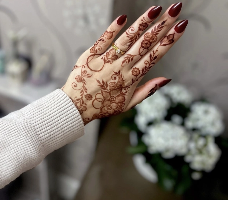 back hand pakistani mehndi design