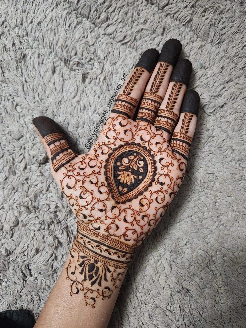 back hand wrist mehndi design