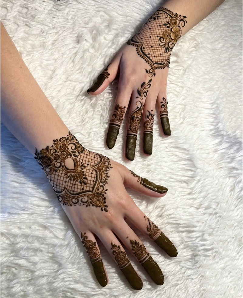 back side simple royal back hand mehndi design