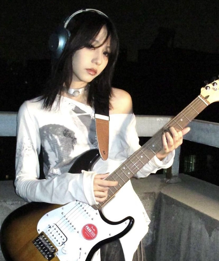 beautiful guitar images for dp girl