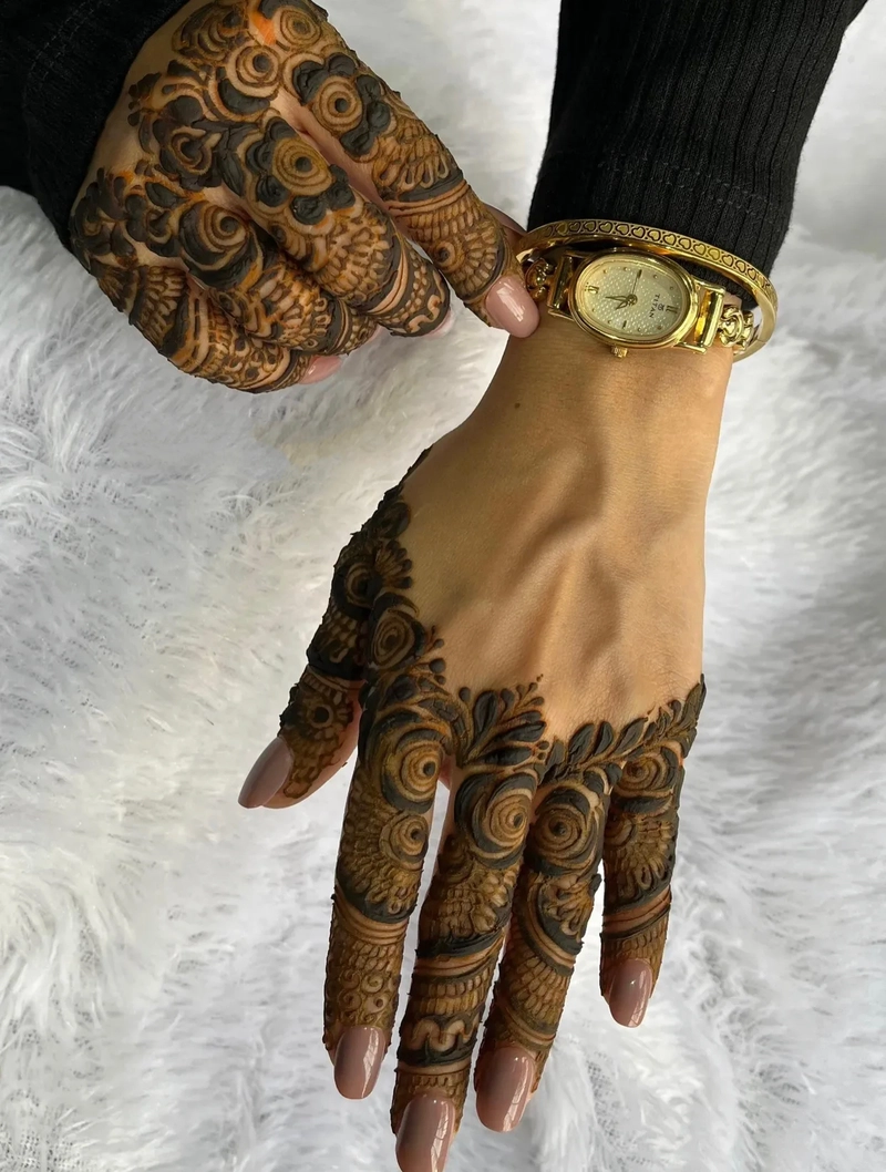 beautiful mehndi design only fingers