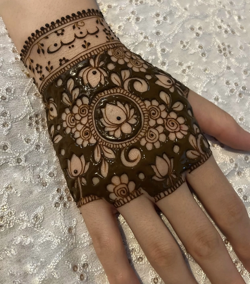 beautiful mehndi royal back hand mehndi design