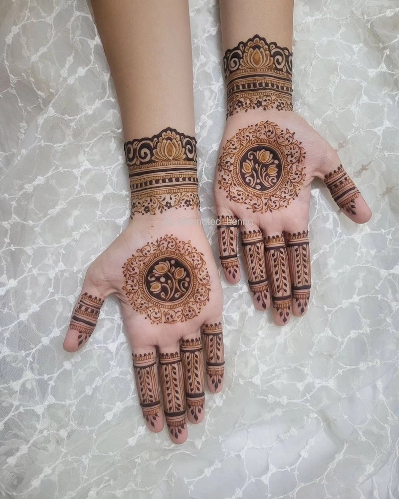 beautiful wrist mehndi design