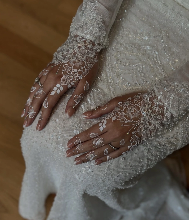 bridal back hand mehndi design 2025