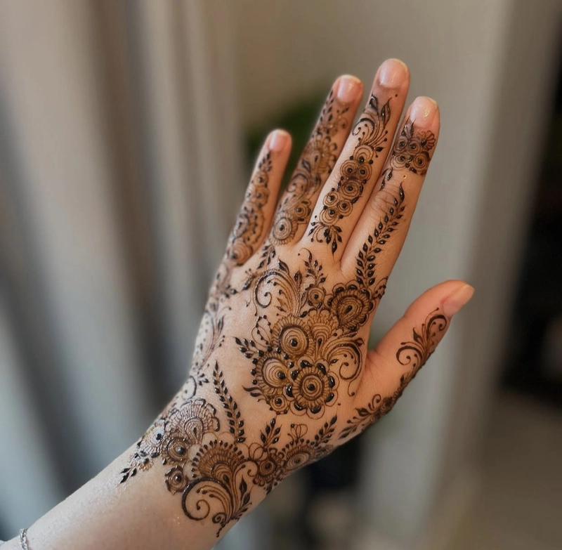 bridal modern back hand mehndi design
