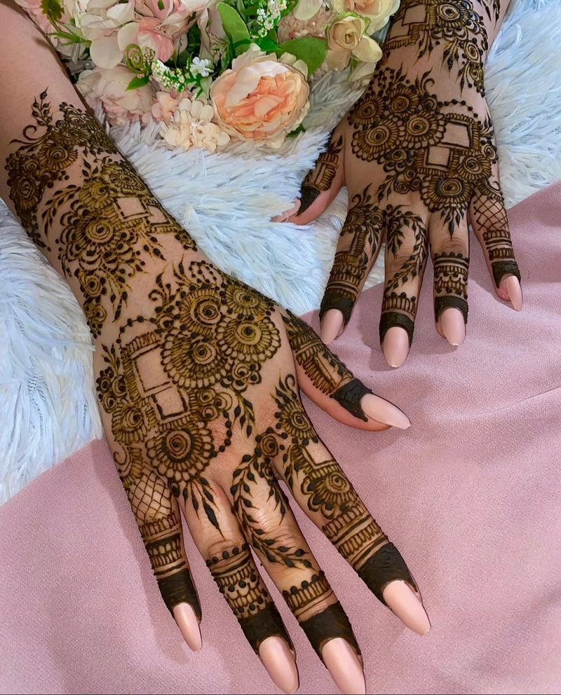 bridal pakistani mehndi design