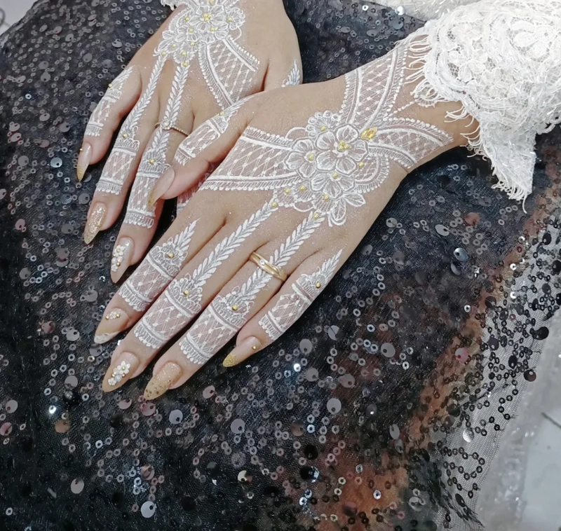 bridal stylish back hand mehndi design front and back