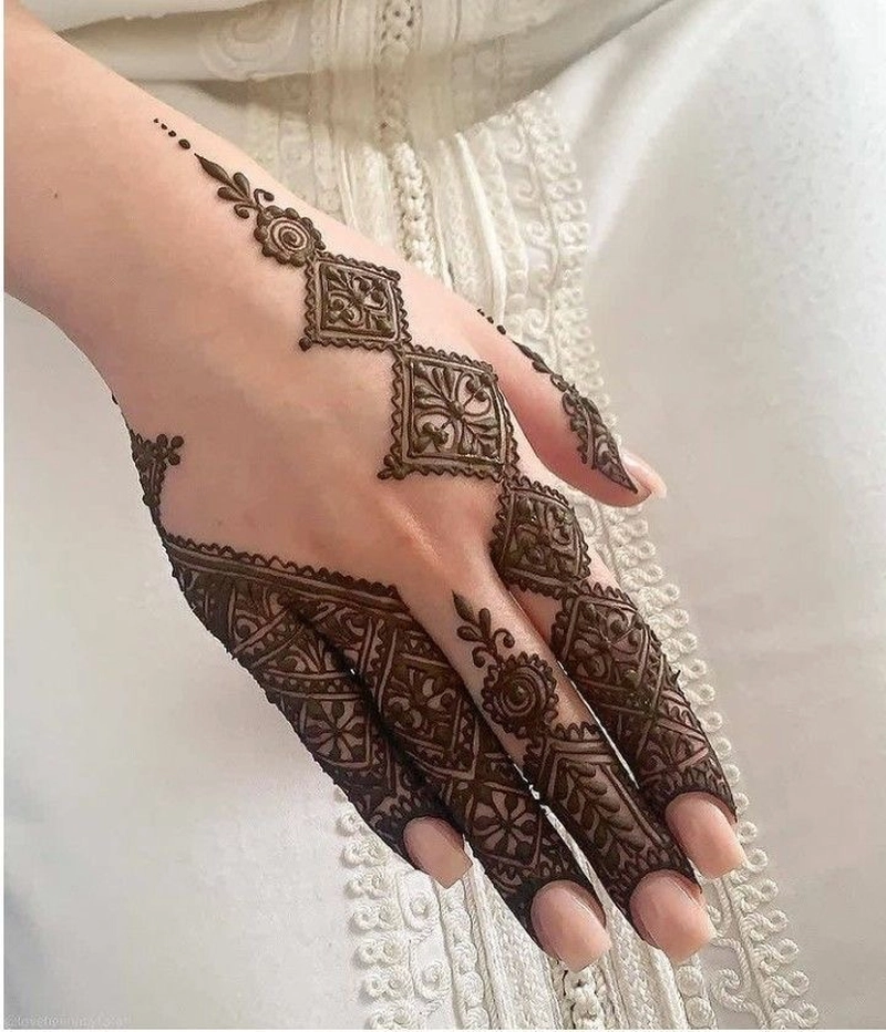 design moroccan mehndi back hand