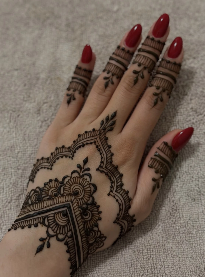 easy floral mehndi photo