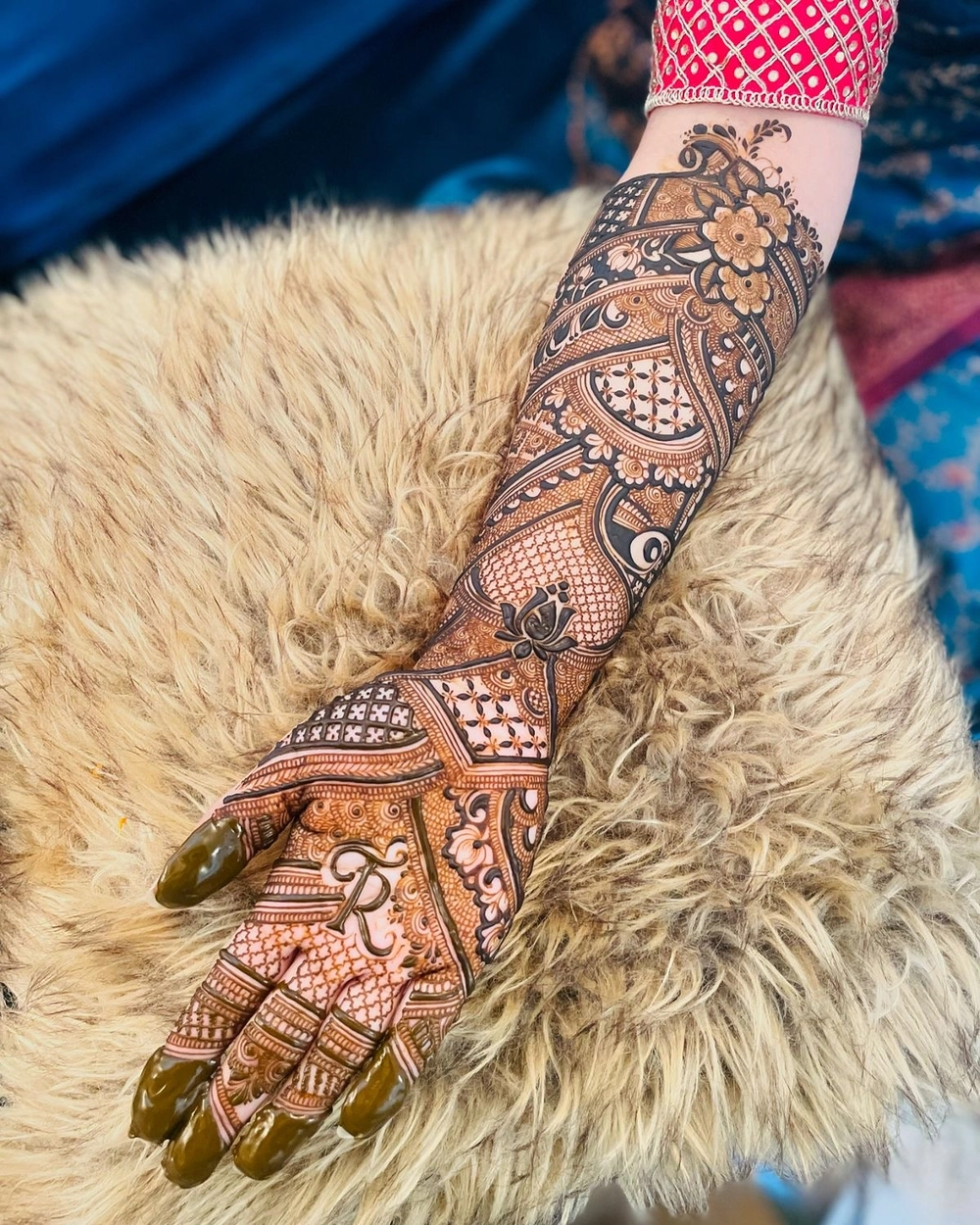 easy mehndi design for raksha bandhan front hand