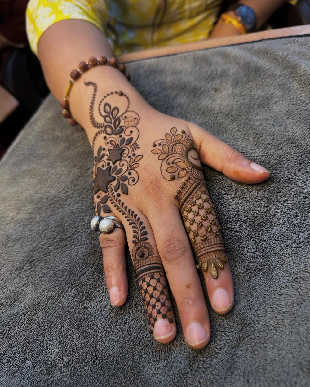 easy mehndi design for raksha bandhan