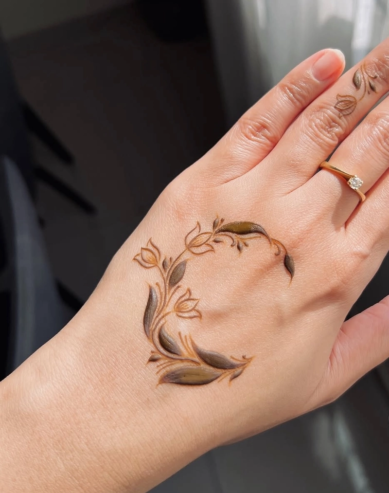 easy simple floral mehndi