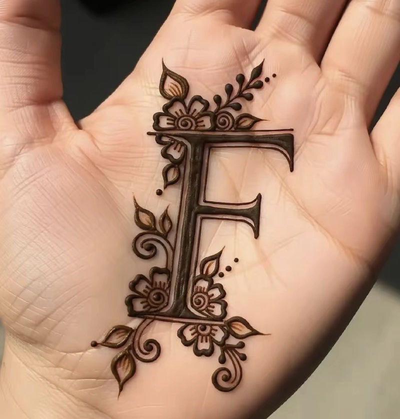 f naam ki mehndi design