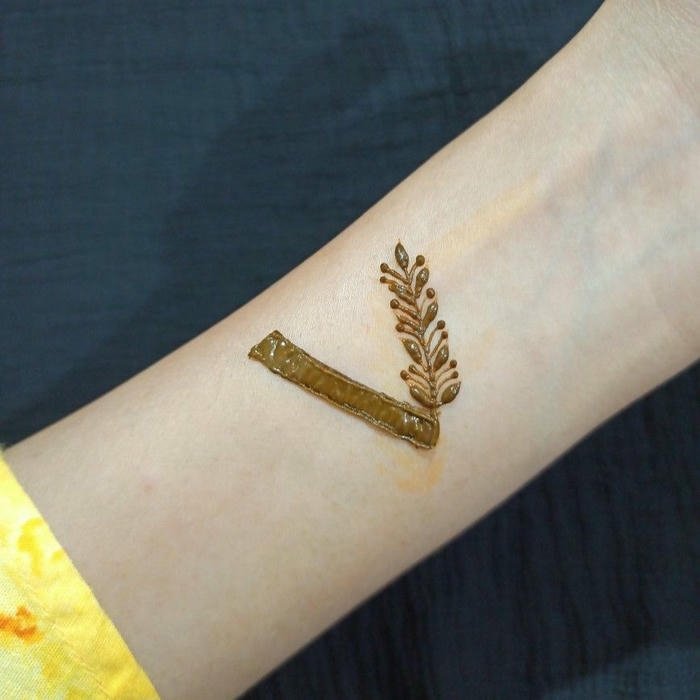 floral V Mehndi Design