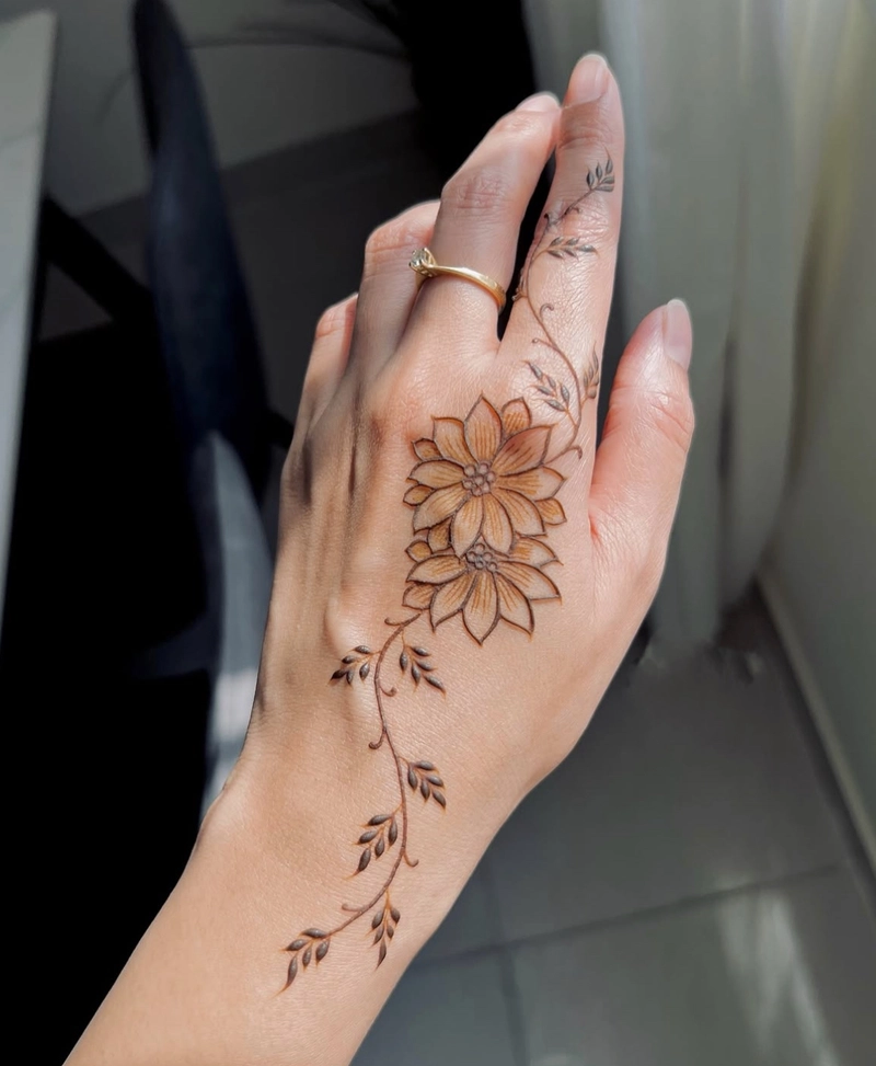 floral mehndi bridal stylish simple mehndi design