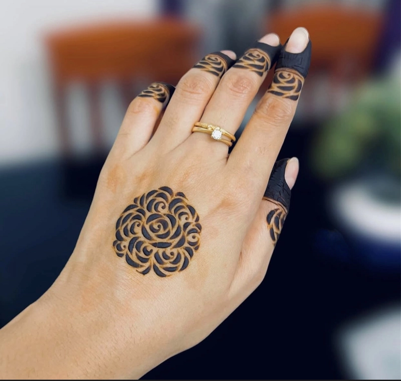 floral simple mehndi design