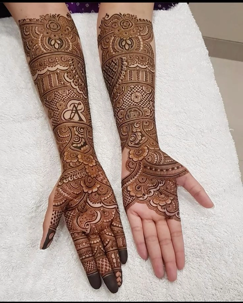 front hand khafif mehndi design