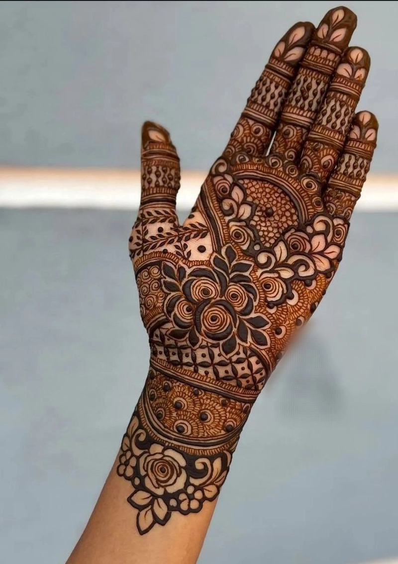 front khafif mehndi design