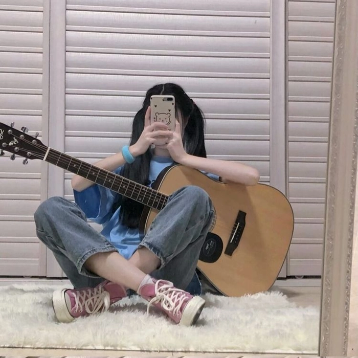 girl playing guitar dp