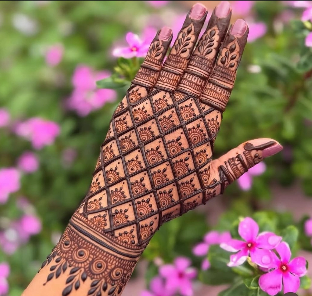 gol mehndi design photo 2025