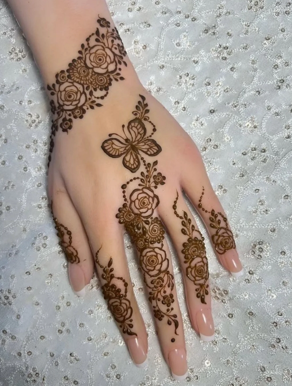 gol mehndi design photo back hand