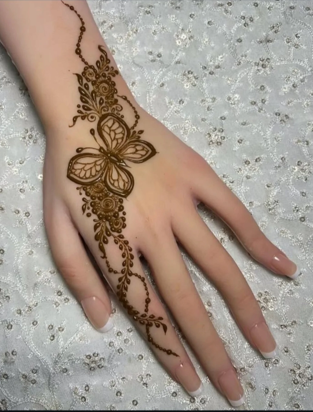 hand gol mehndi design