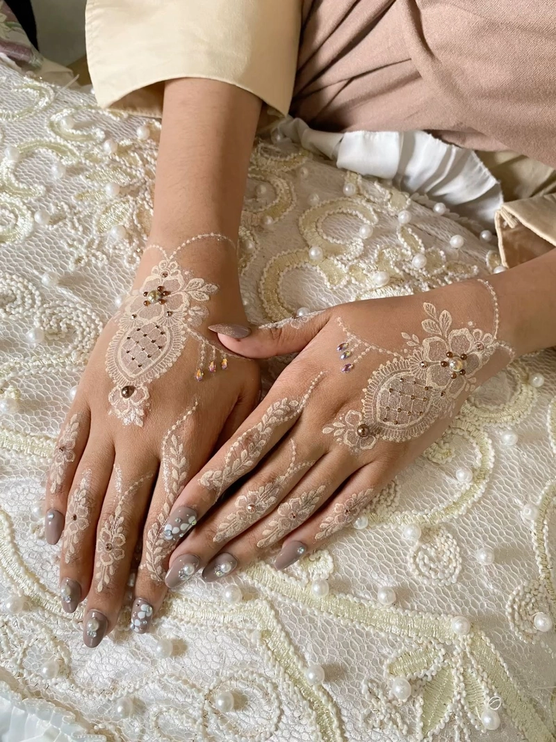images bridal stylish back hand mehndi design