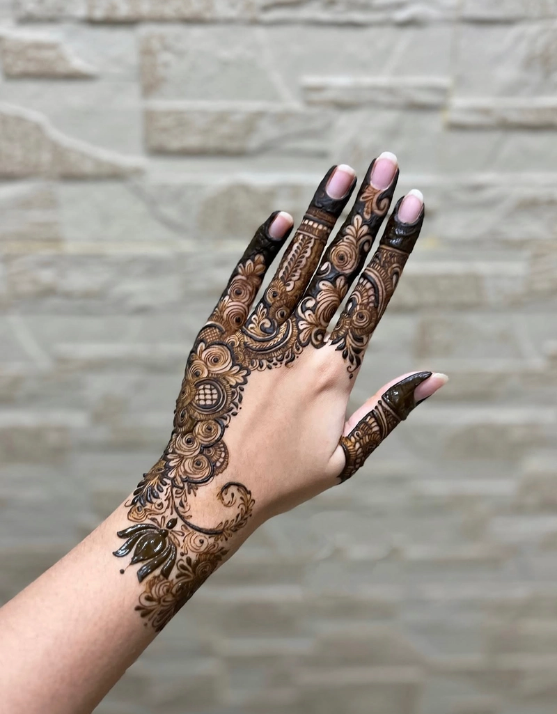 instagram pakistani mehndi design