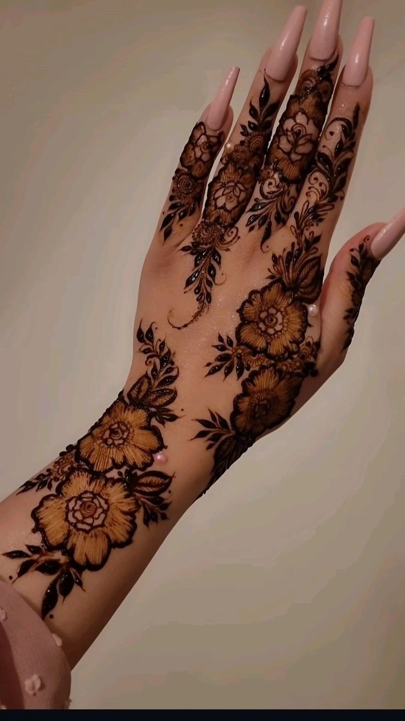 khafif mehndi design back side